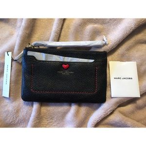 🖤Marc Jacobs – Empire City Heart Wristlet🖤